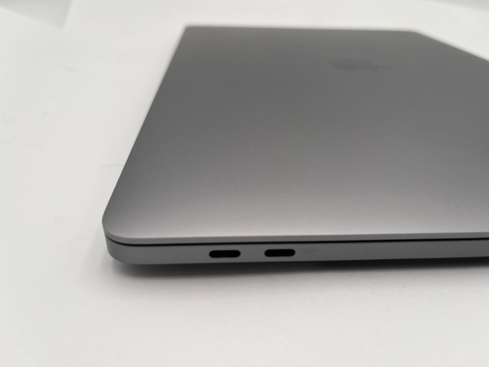APPLE A2141 16″ MACBOOK PRO 2019 CORE i7-9750H@ 2.6 GHz 16GB 500 TAHOE CRK BEZEL