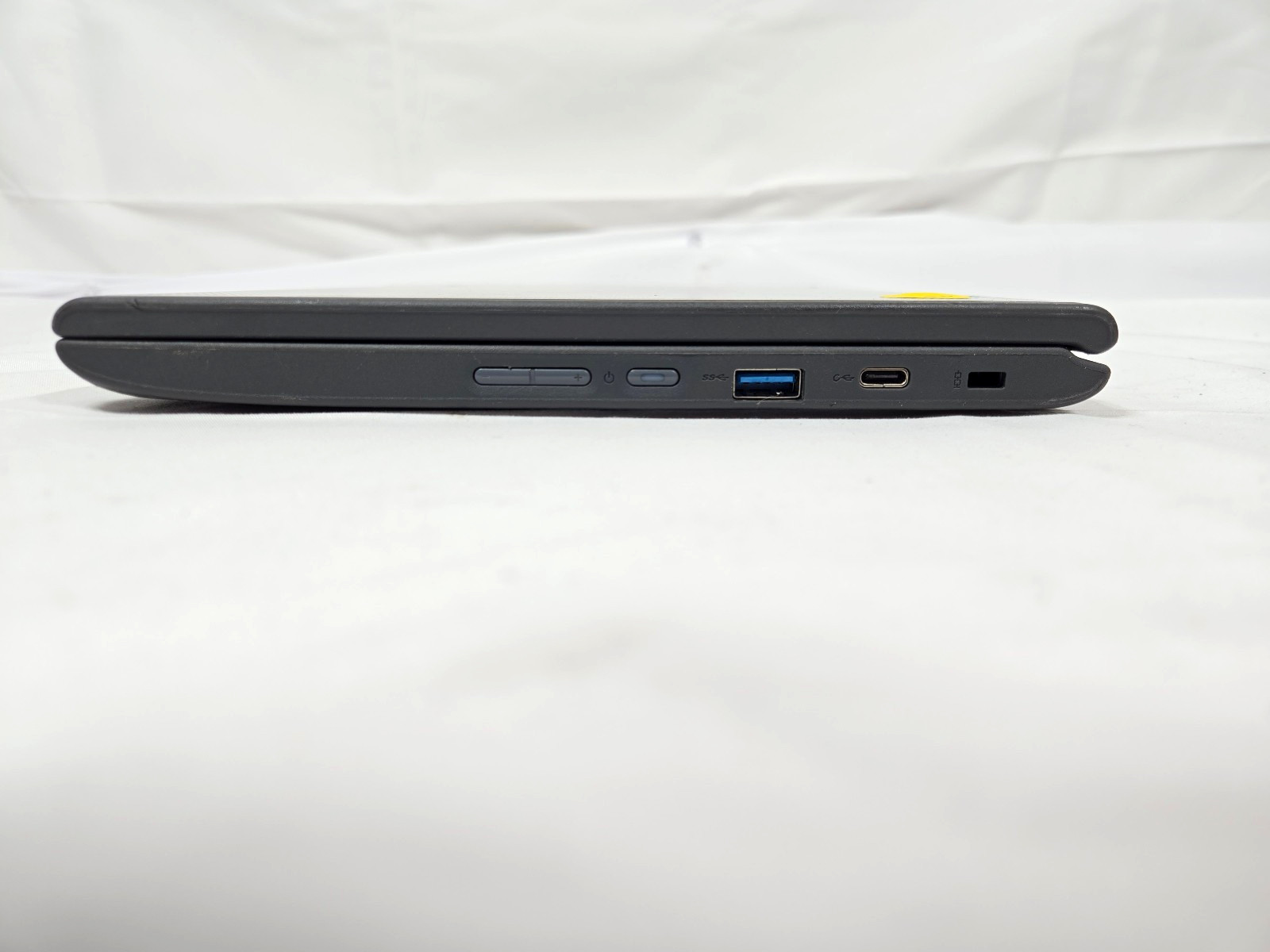 Lenovo Chromebook 300e 2nd Gen AST 82CE AMD A4 4GB RAM 32GB eMMC *Read*