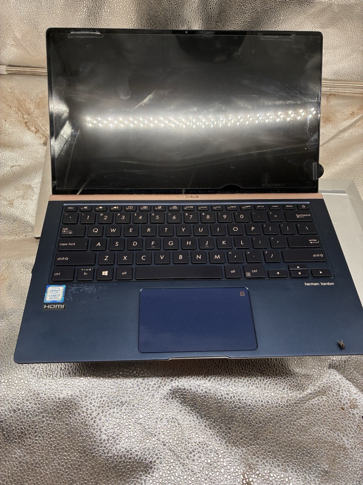 ASUS ZenBook UX433FA i7-8565U 1.80 GHz 16GB RAM 512GB SSD