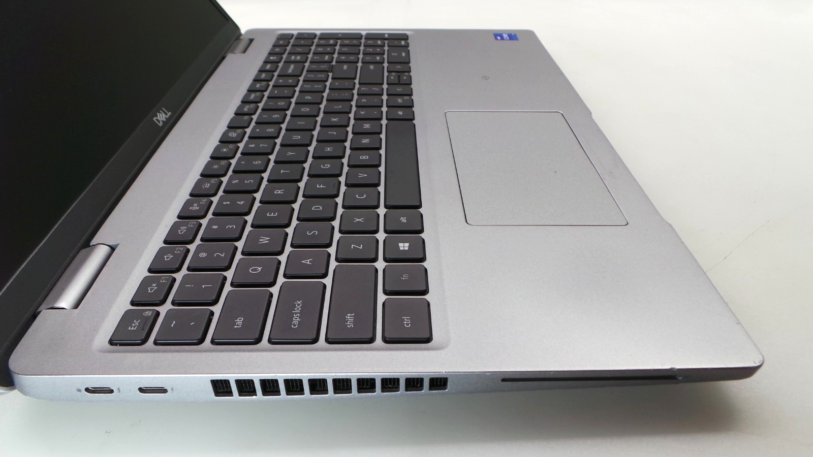 Dell Latitude 5520 15.6″ | i7-1165G7 2.80GHz | 16GB RAM 512GB NVMe | WIN 11 PRO