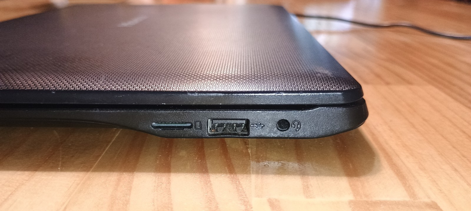 Hisense C11 Chromebook (11.6″), manufactured in May 2017