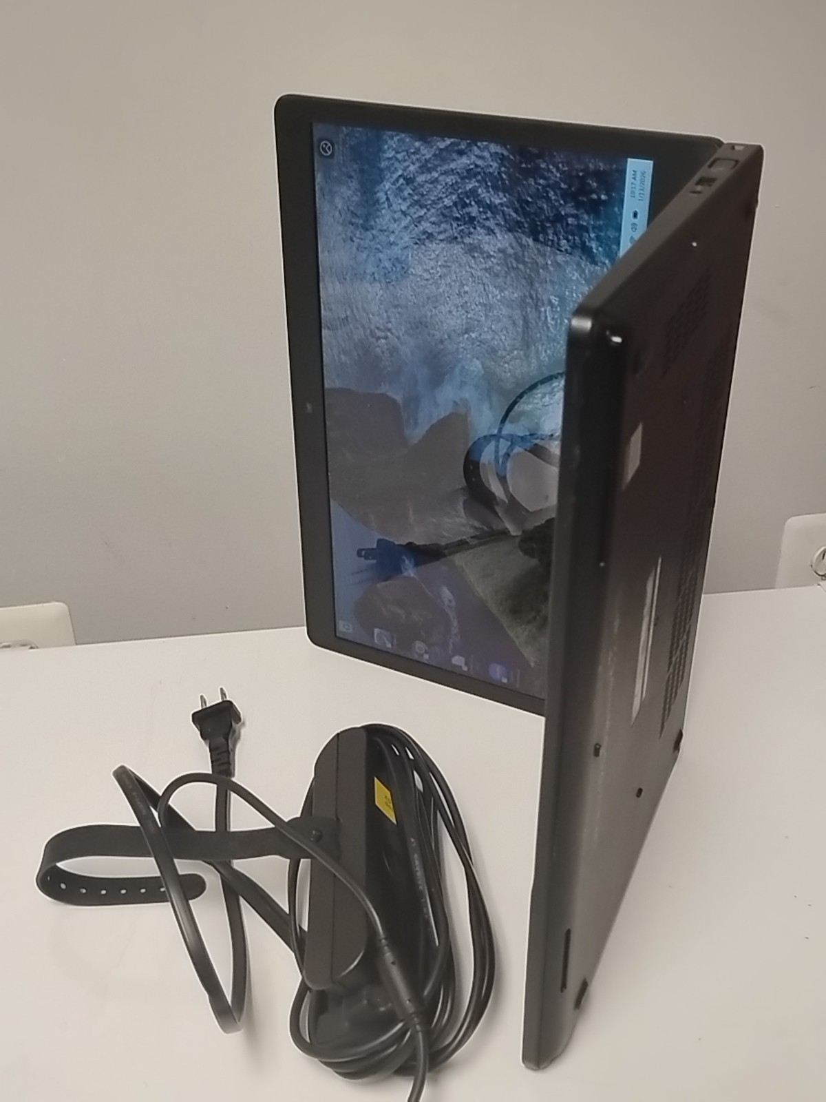 Dell Latitude 5480 14″ (256GB SSD Intel Core i5-6200U 2.3GHz 8GB) Touch Screen