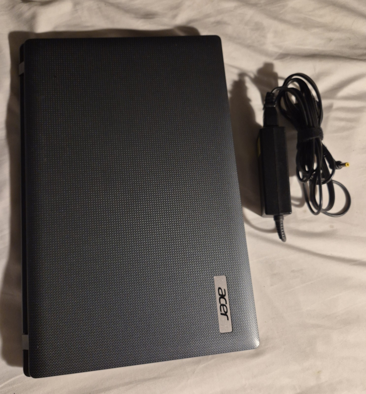 Acer Aspire 5733Z-4851 Intel Pentium P6200 2.13GHz 4 GB (Charger Included)