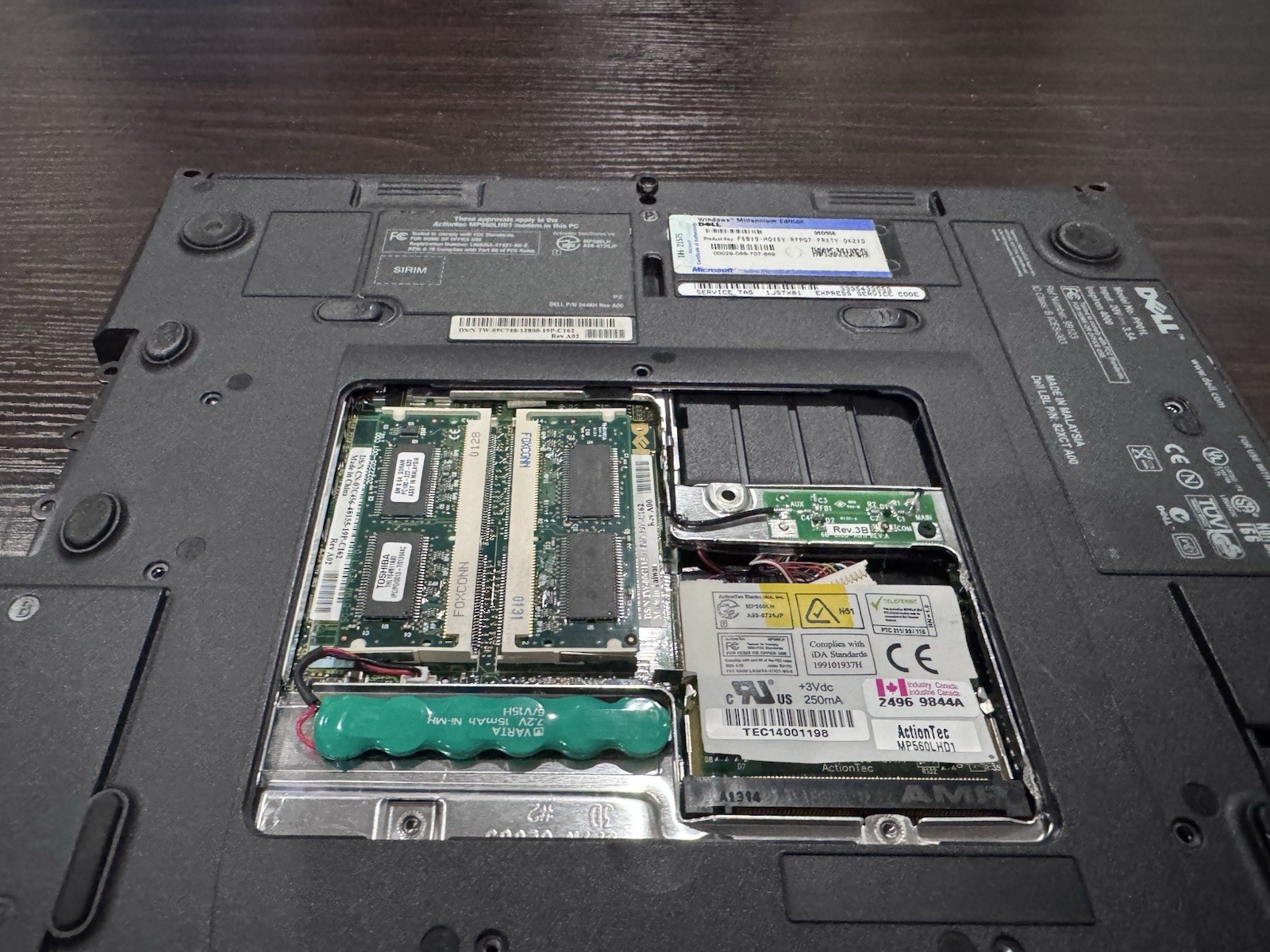DELL INSPIRON 4000 Laptop – FOR PARTS – INTEL PENTIUM NO Hard Drive, No Charger