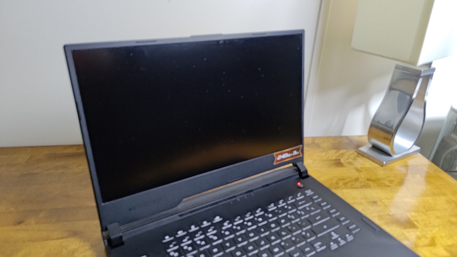Used Asus ROG Strix Scar III G531GV, intel i7-9750h, 2060 6gb, 15.6″ 240hz/3ms