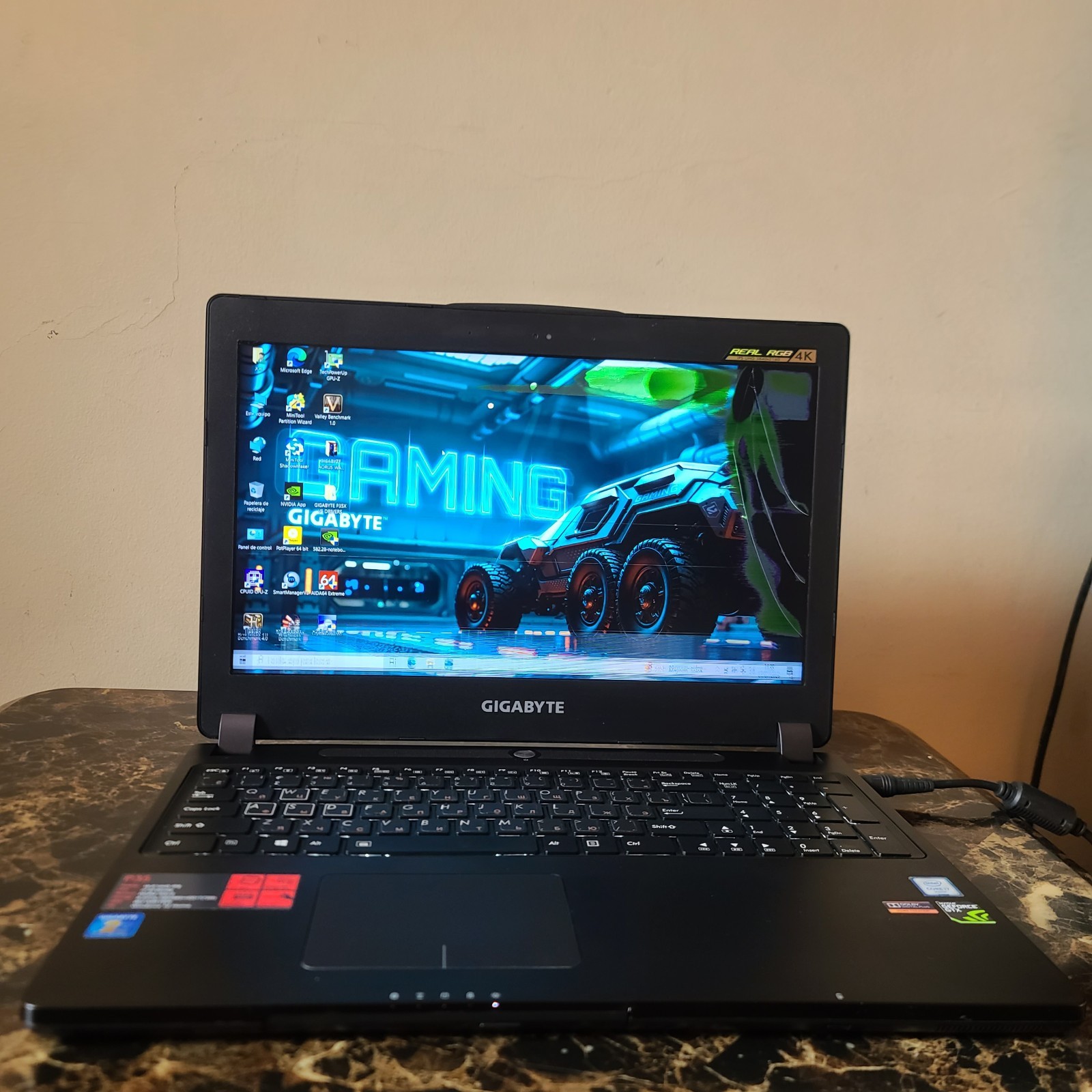 GIGABYTE P35X-V5 GAMING LAPTOP CORE i7-6700HQ 2.60GHz 8GB RAM GTX 980M 62GB SSD