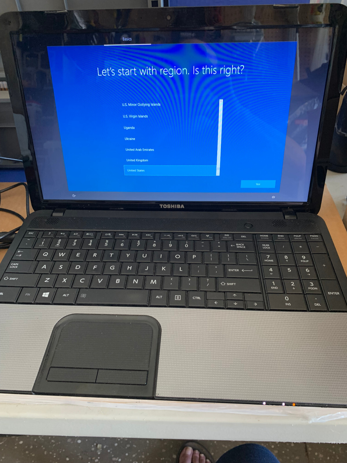 Toshiba Satellite Laptop C855-S5194 Intel Core i3-2.5 GHz, 4GB RAM, 640 GB HDD