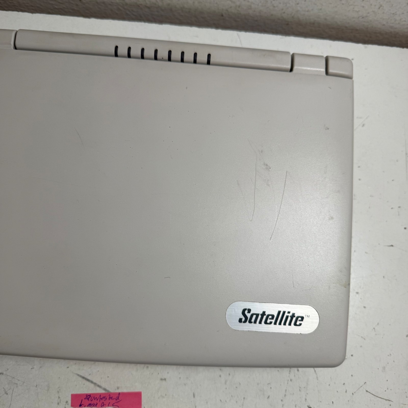 Vintage Toshiba Satellite T1910CS Gray 9.5″ LCD Portable Laptop – Untested