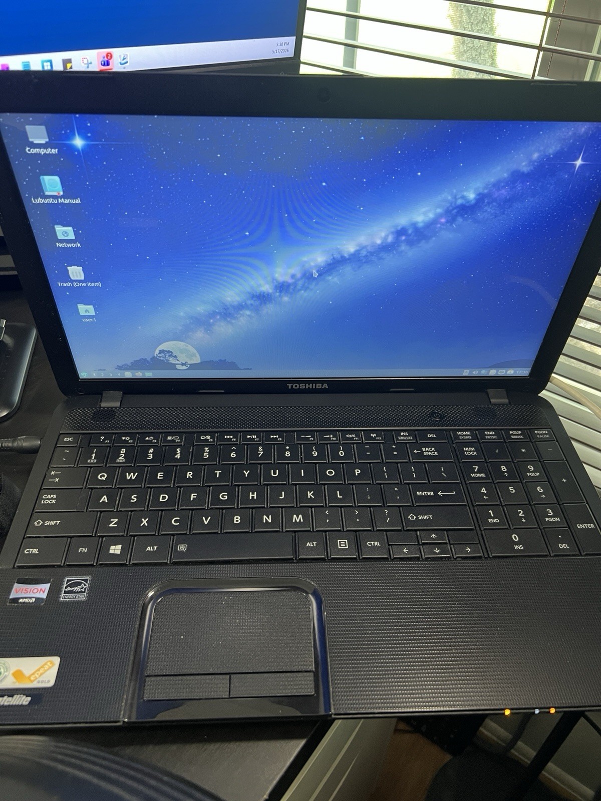 Toshiba Satellite C855D Laptop.8GB RAM 128GB SSD 1.3Ghz AMD E-300 Linux Lubuntu