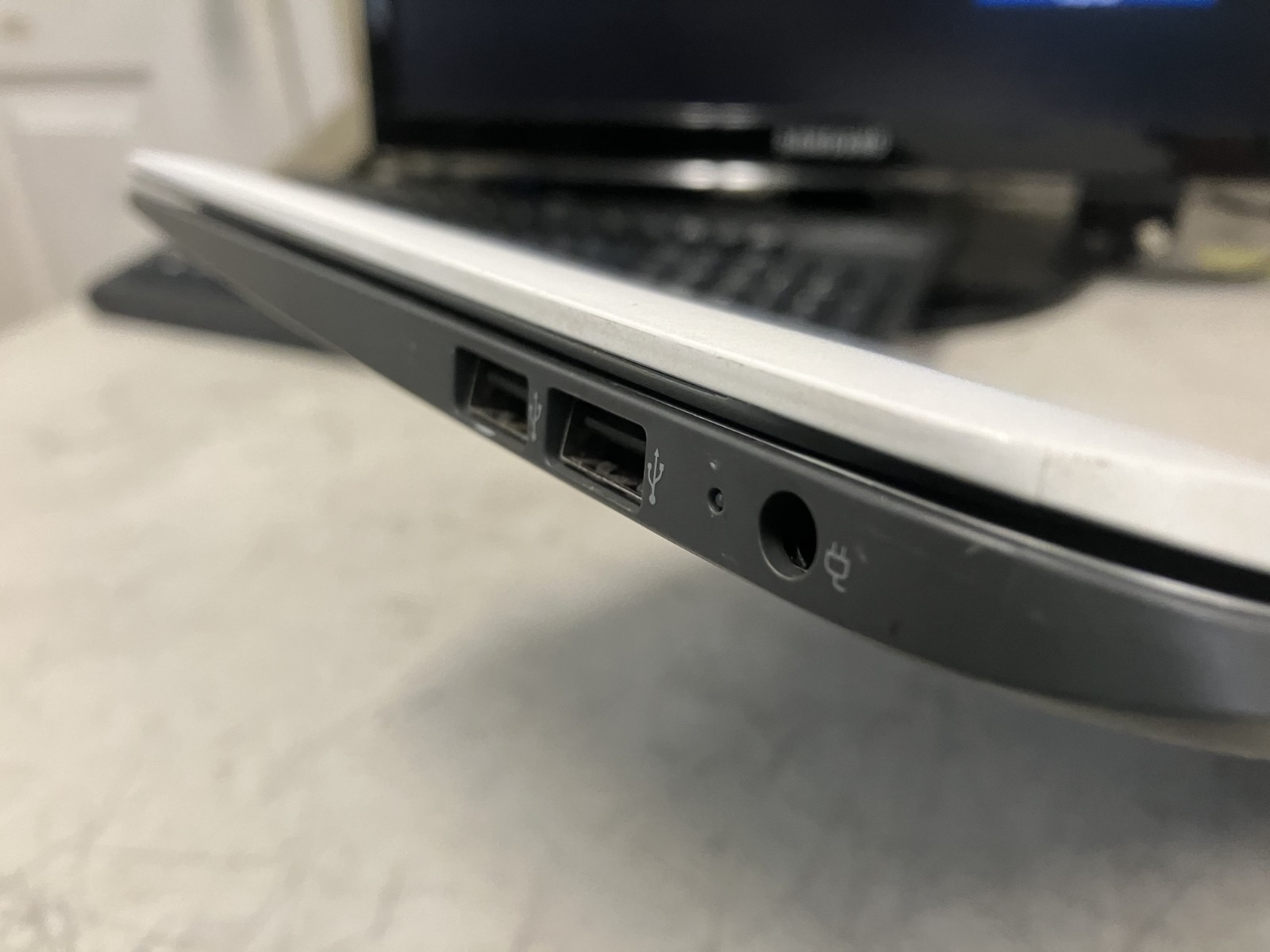 HP Chromebook 14-X013DX 14″ 4GB RAM – FOR PARTS AS IS