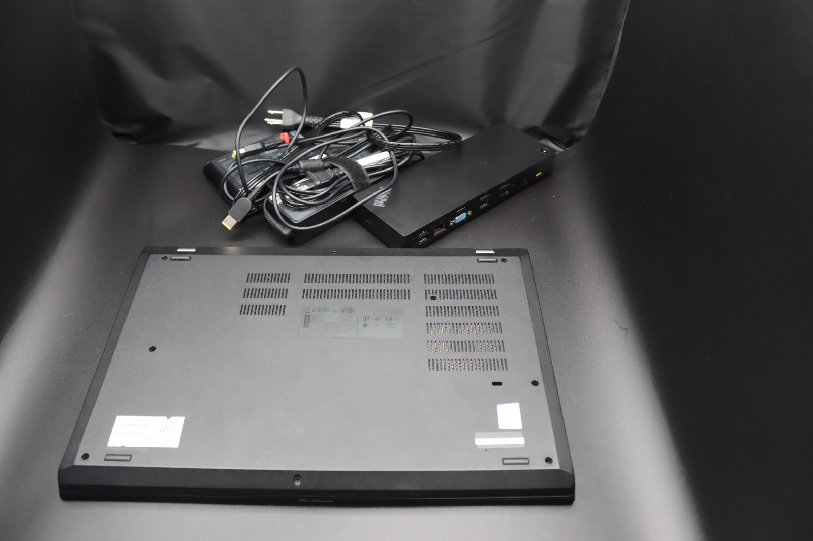 LENOVO THINKPAD P15V GEN 2 i7-11800H@ 2.30GHz 32GB RAM 512GB W11P + Dock Station