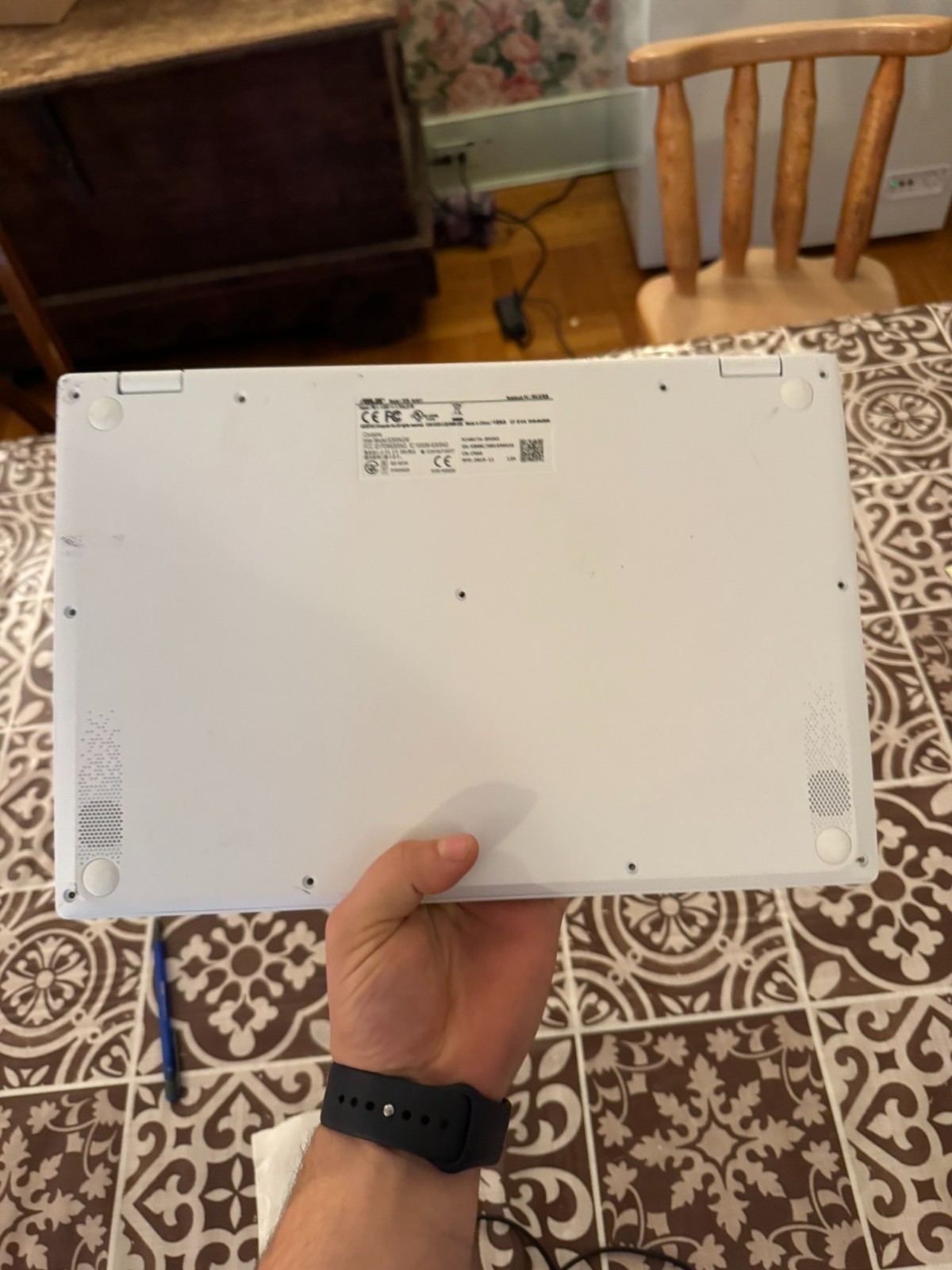 ASUS VivoBook MJ401TA m3-8100Y 4GB 120GB SSD Win10 w/ Charger