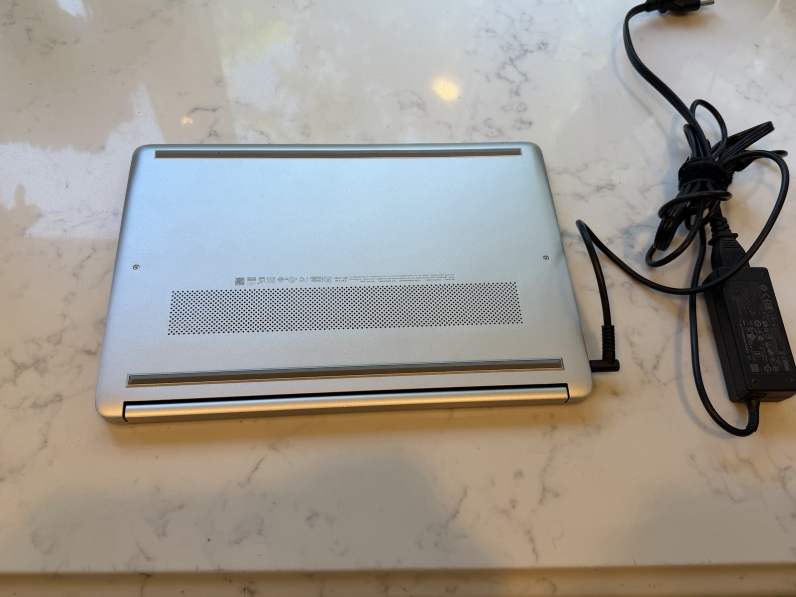HP 14-dq0005cl 14″ FHD IPS Laptop Intel Pentium Silver N5000 4GB 64GB eMMC Win10