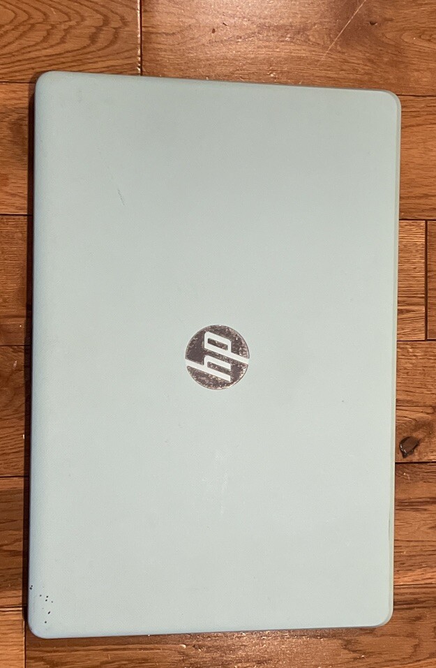 HP Laptop 15 bw0xx AMD A9-9420 RADEON R5 4GB RAM 1TB HDD. teal color. w/ charger