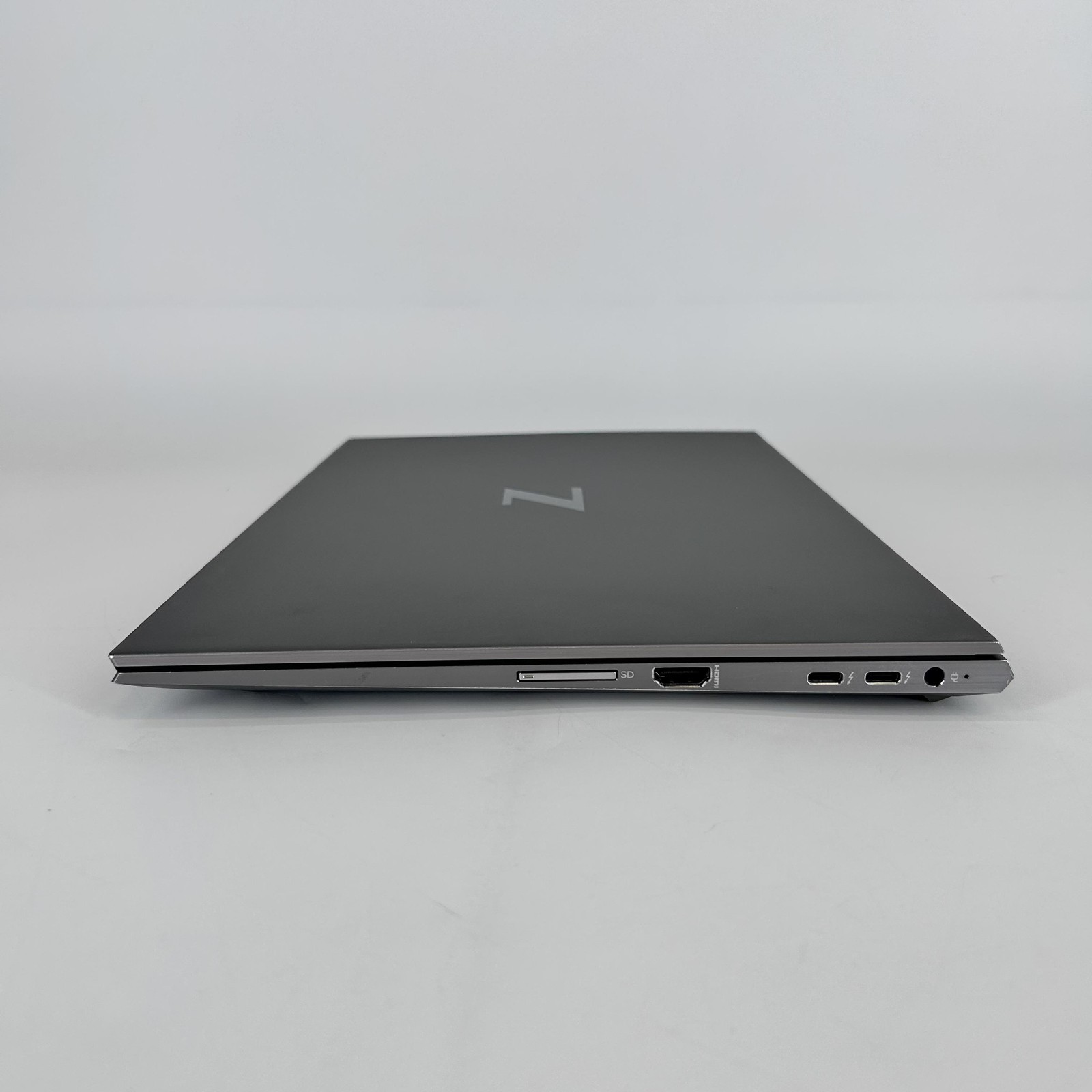 HP ZBook Studio 15 G8 FHD i7-11850H 2.50GHz 32GB 1TB SSD RTX A2000 White Spot