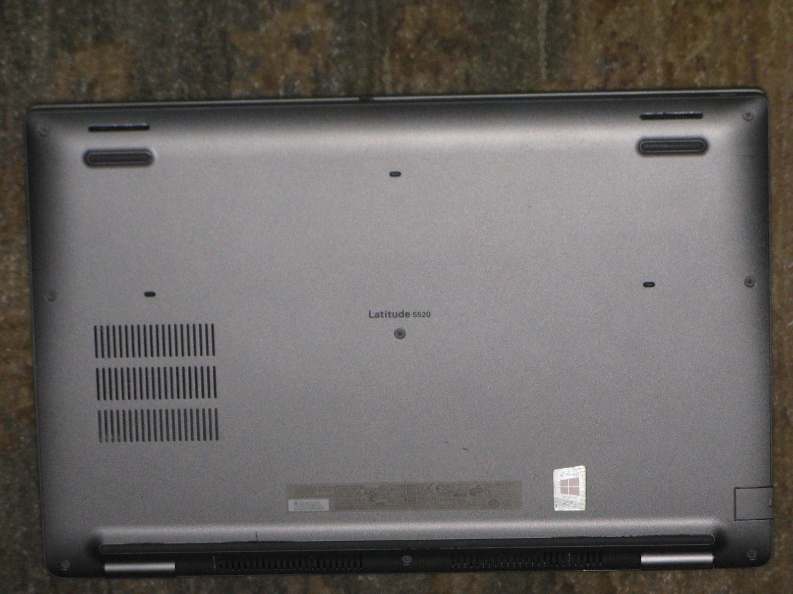 Dell Latitude 5520 i7-1185G7 256GB NVMe 12GB FHD non-touch TB4 FP+SC IR Cam vPro