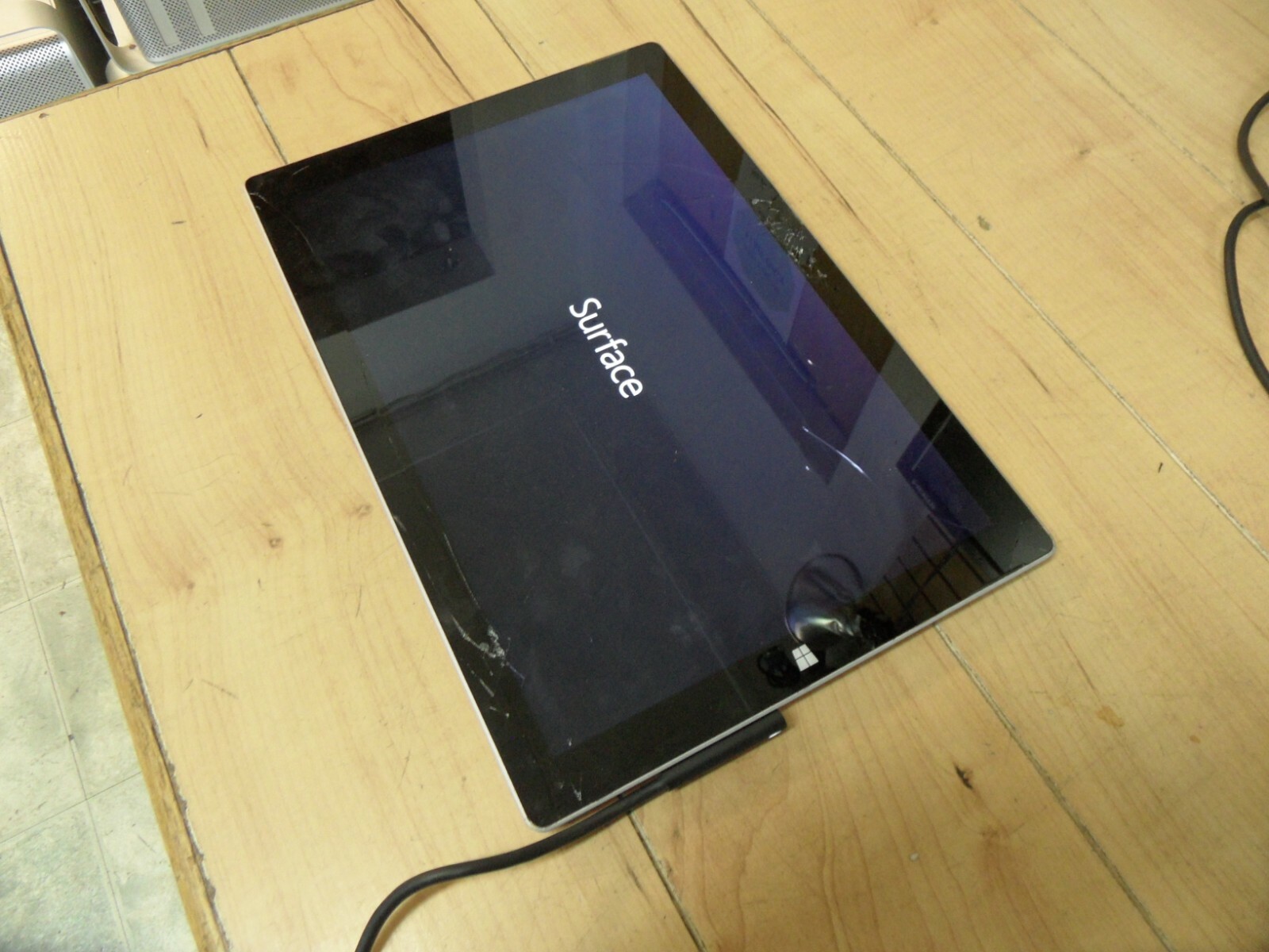 Microsoft Surface Pro 3 / Quad-Core Atom, 4GB RAM / For Parts / Cracked Screen