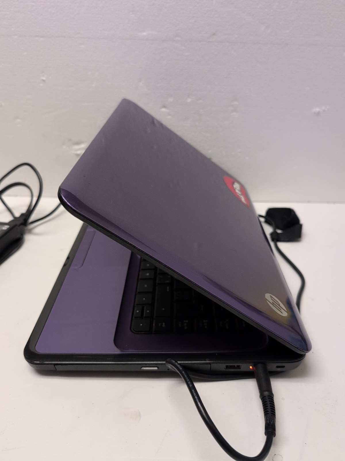 HP PAVILION G6 15.6″ Laptop – AMD E-450 APU/4GB RAM/250GB HDD/ Win XP (*READ) –
