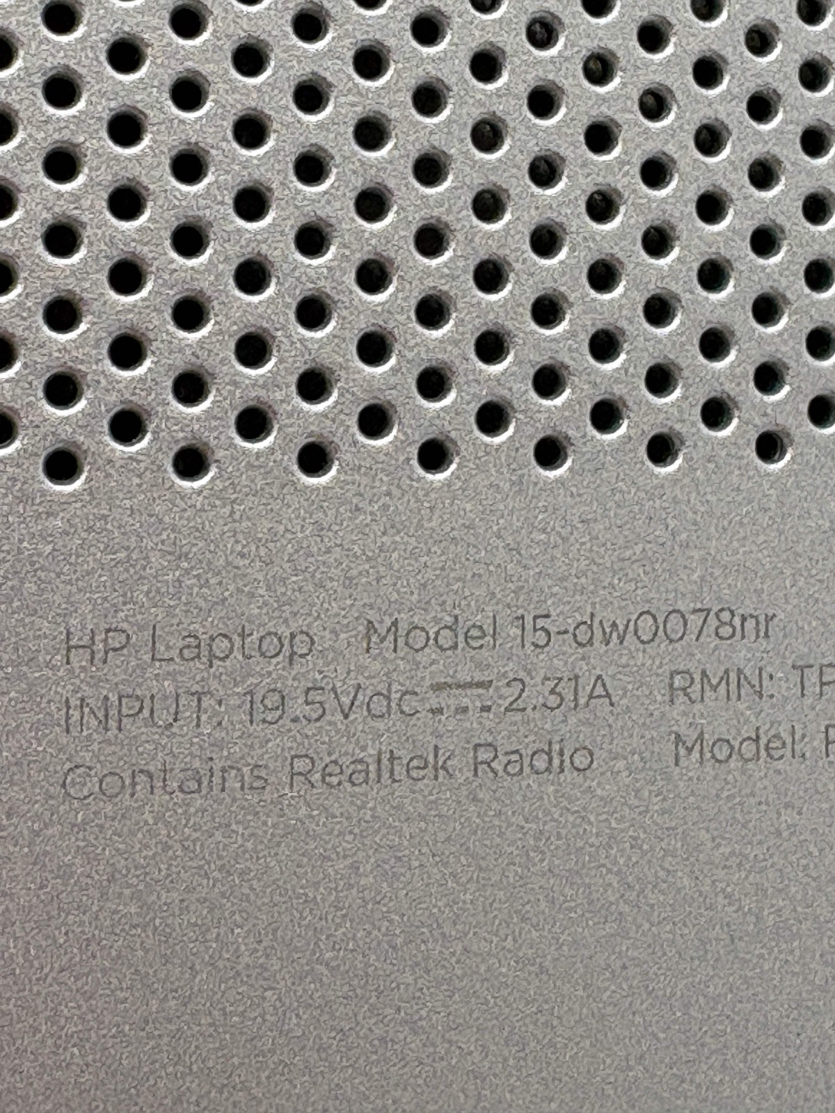 HP 15-DW007NR Intel Core i7-8565U 8GB RAM 512GB SSD – Cracked plastic bezel