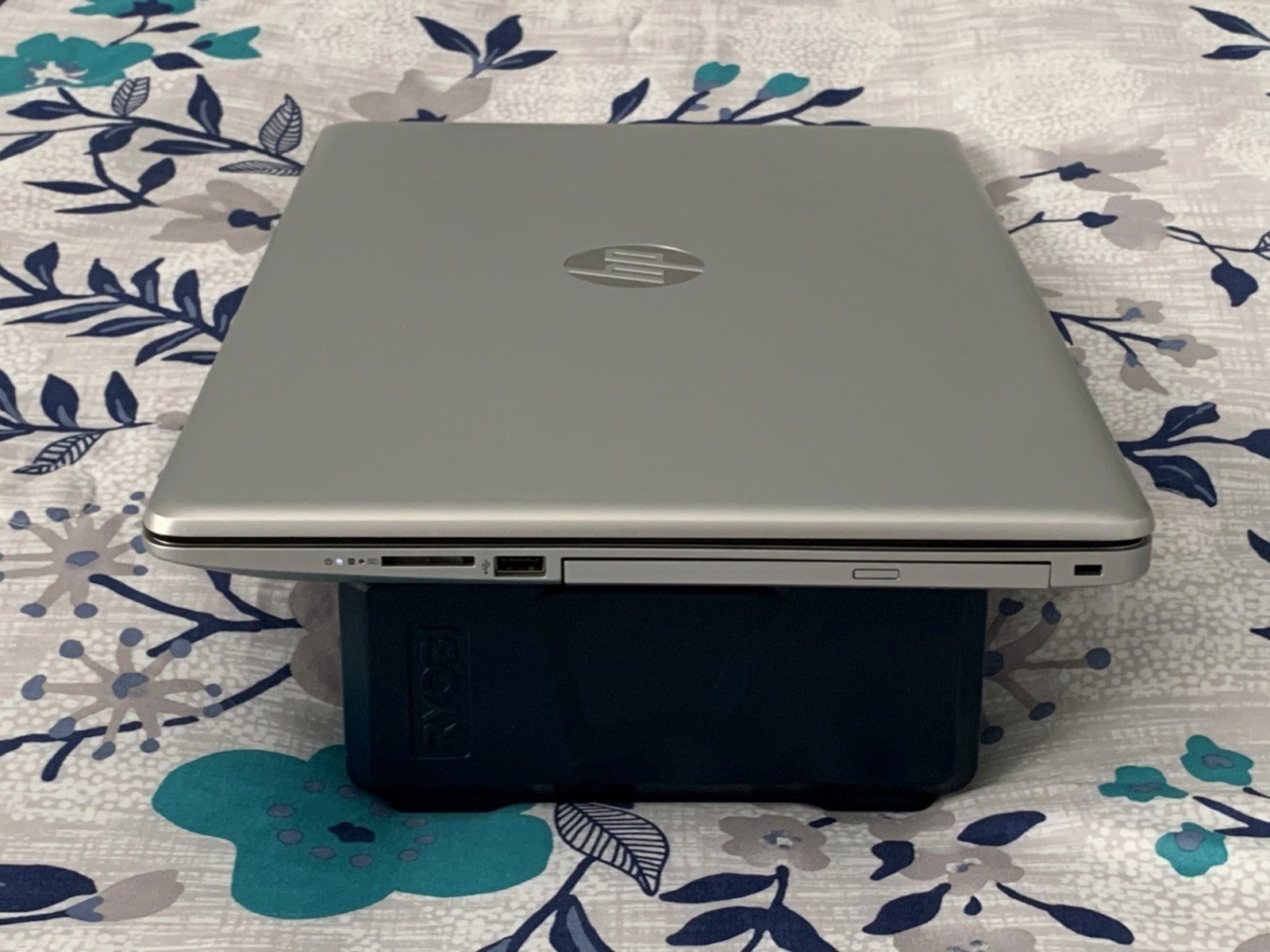 HP 17-ca1007cy AMD Ryzen™ 7 3700U with Radeon 10 1TB NVMe+1TB HDD 16GB MEM WIN11