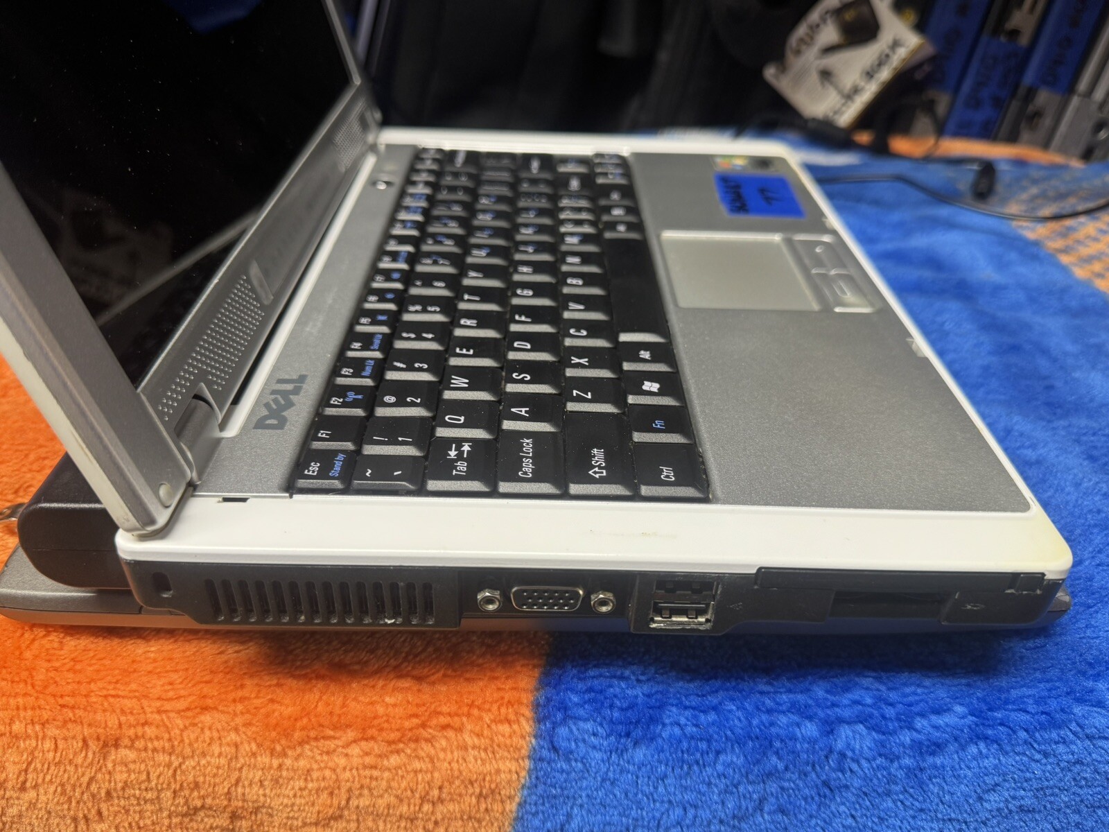 Dell Inspiron 700m, 12.1 TFT, Win7pro, 80GB,, 2GB, DVD-RW, Wifi. #002