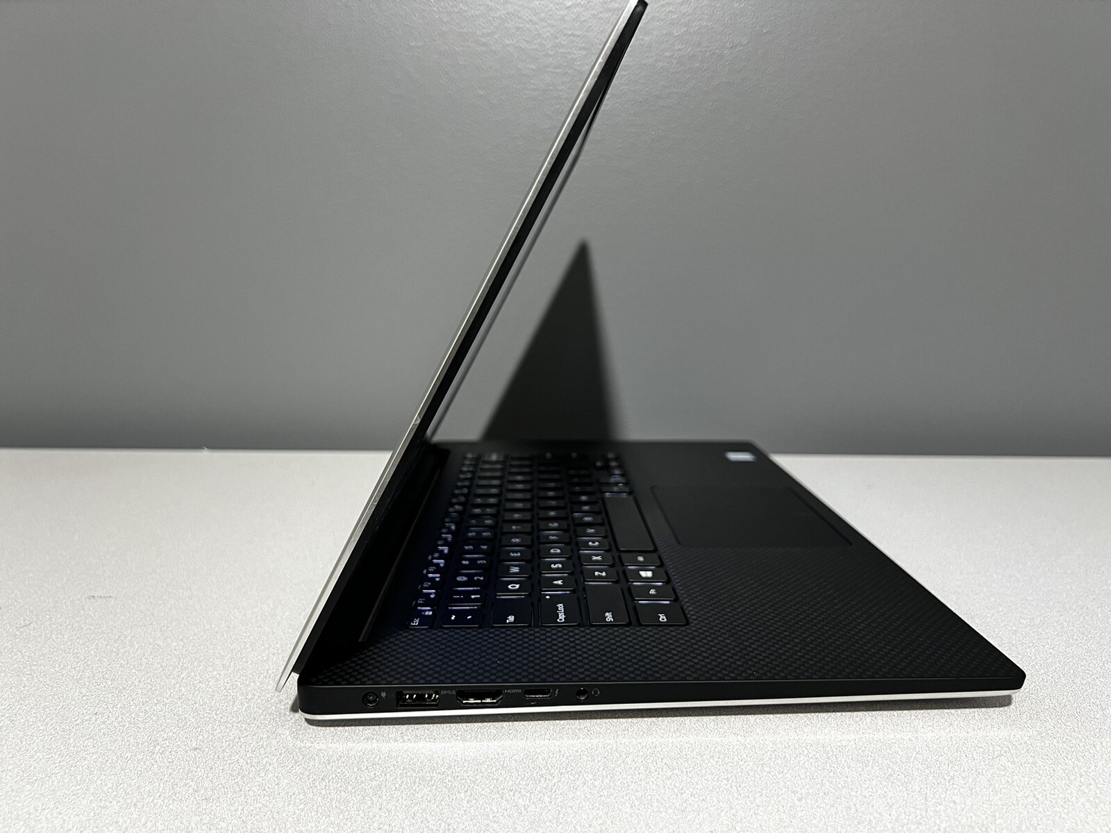 CLEAN – Dell XPS 15 7590 Intel Core i5-9300H 8GB RAM, 256GB SSD Windows 11 PRO