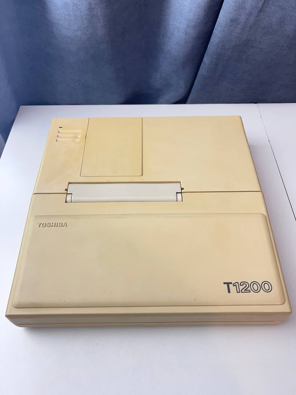 Toshiba T1200 Vintage Laptop In working condition (TESTED)