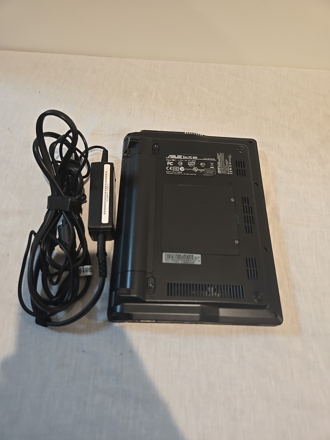 ASUS Eee PC 900 Black Netbook Computer Intel 1GB Ram w/ Charger Linux