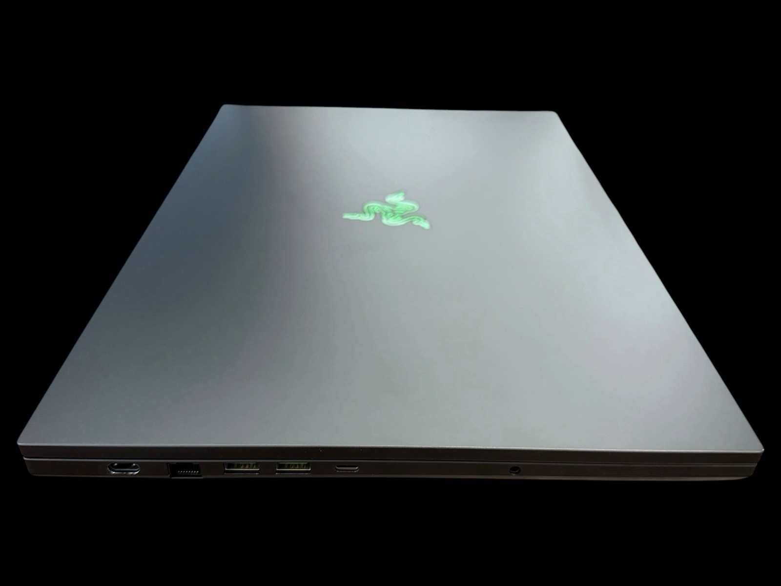 Razer Blade 18 Gaming Laptop – RTX 5090 | Intel Ultra 9 275HX | 64GB RAM | 4TB
