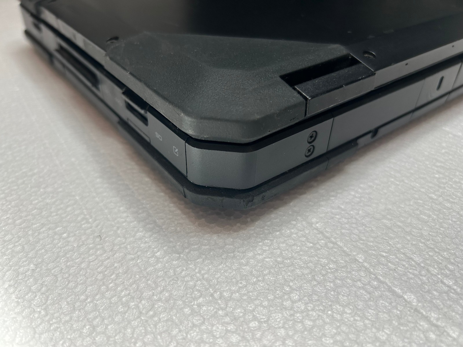 Dell Latitude 5414 Rugged 14″ Touchscreen i7-6600U 2.6GHz 16GB 256GB R7 M360 GFX