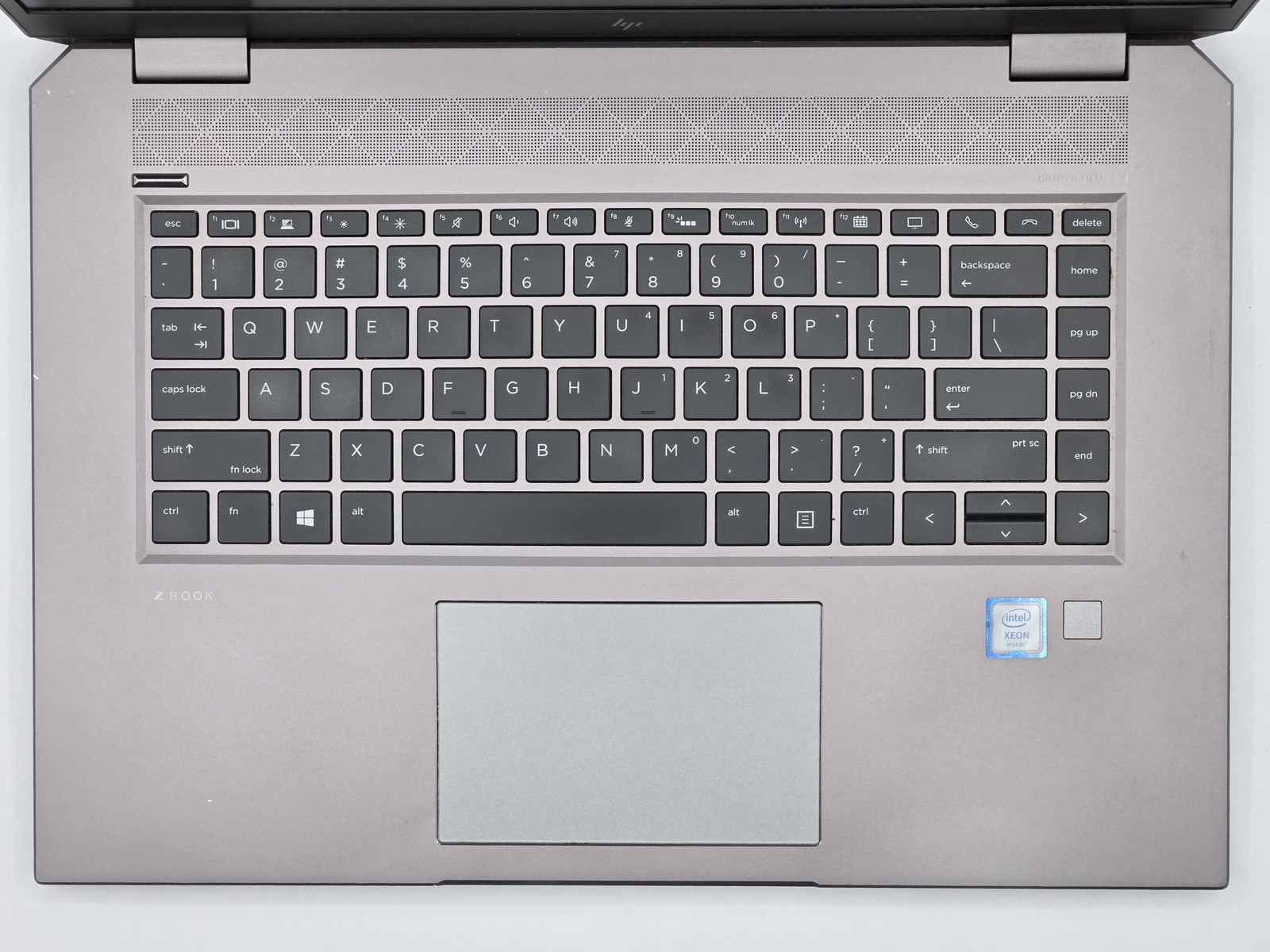 HP ZBook Studio G5 15″ FHD XEON E-2176M 1TB SSD 16GB W11P Quadro P1000 120Hz