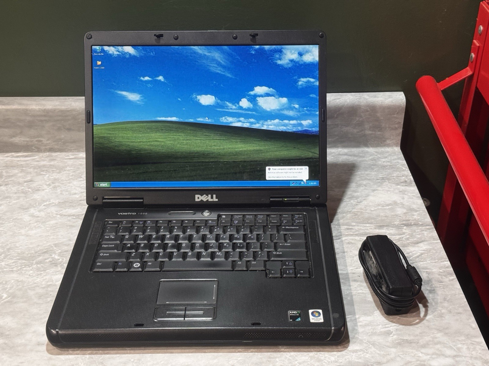 Dell Vostro 1000 Laptop AMD Turion 64 X2 1.9GHz 2GB RAM 160gb HDD Windows XP