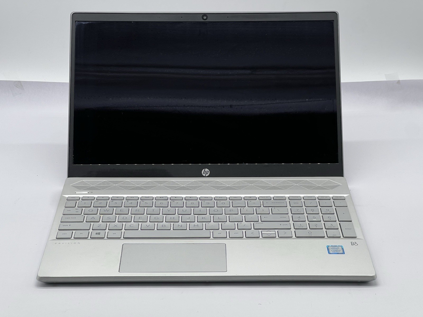 HP Pavilion 15-cs0085cl, i7-8550U, 4GB RAM, 1TB SATA, 256 GB SSD-No OS/AC