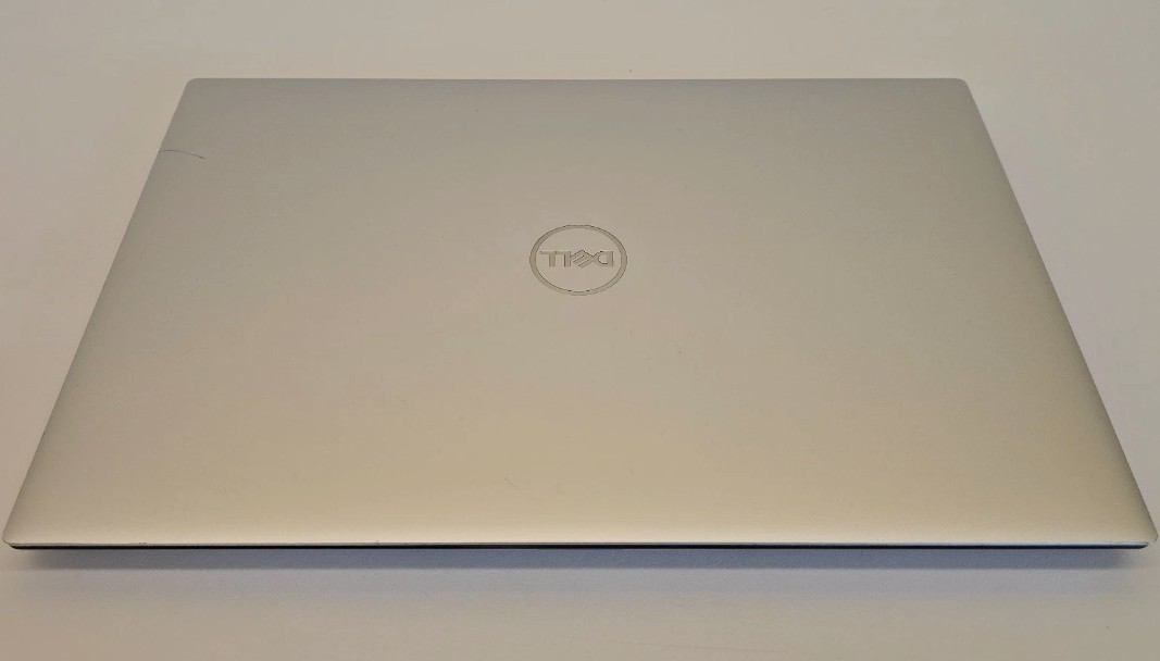 Dell XPS 9510 15.6″ (512GB SSD, i9-11900H, 16GB DDR4) 3050 Ti UHD OLED TOUCH