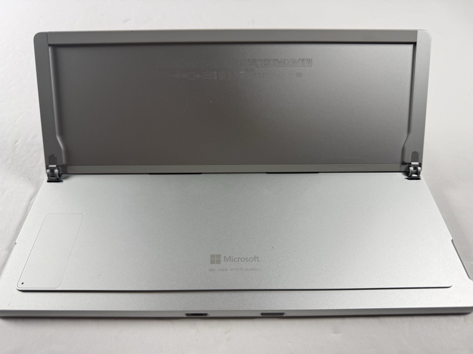 Microsoft Surface Pro 8 (1982) i5-1145G7 – 16GB RAM – 256GB 120Hz – Win 11 Pro