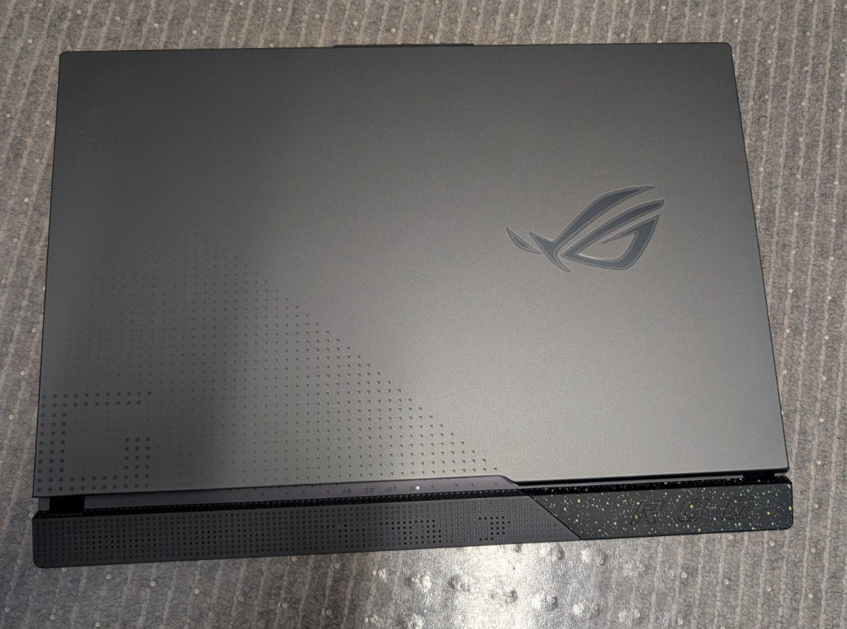 ASUS ROG Strix G17 G713PU 17.3″ Ryzen 9 7940HX 2.4GHz 16GB 1TB RTX 4050 6GB