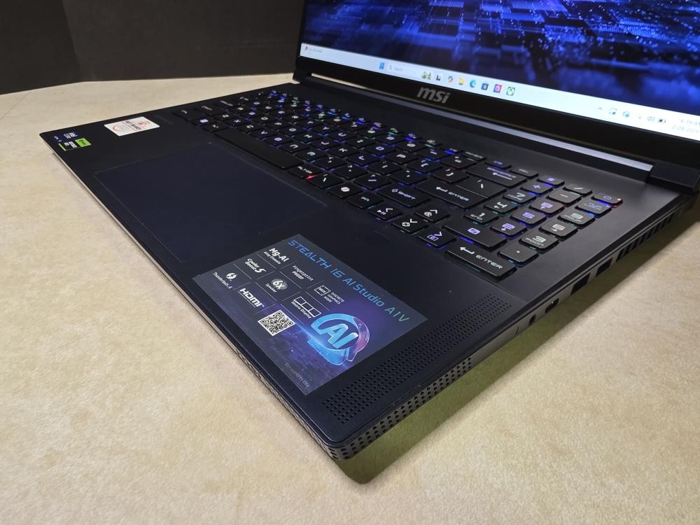 MSI Stealth 16 AI Studio A1VGG Gaming Laptop 1TB SSD i9 185H 32GB RTX 4070