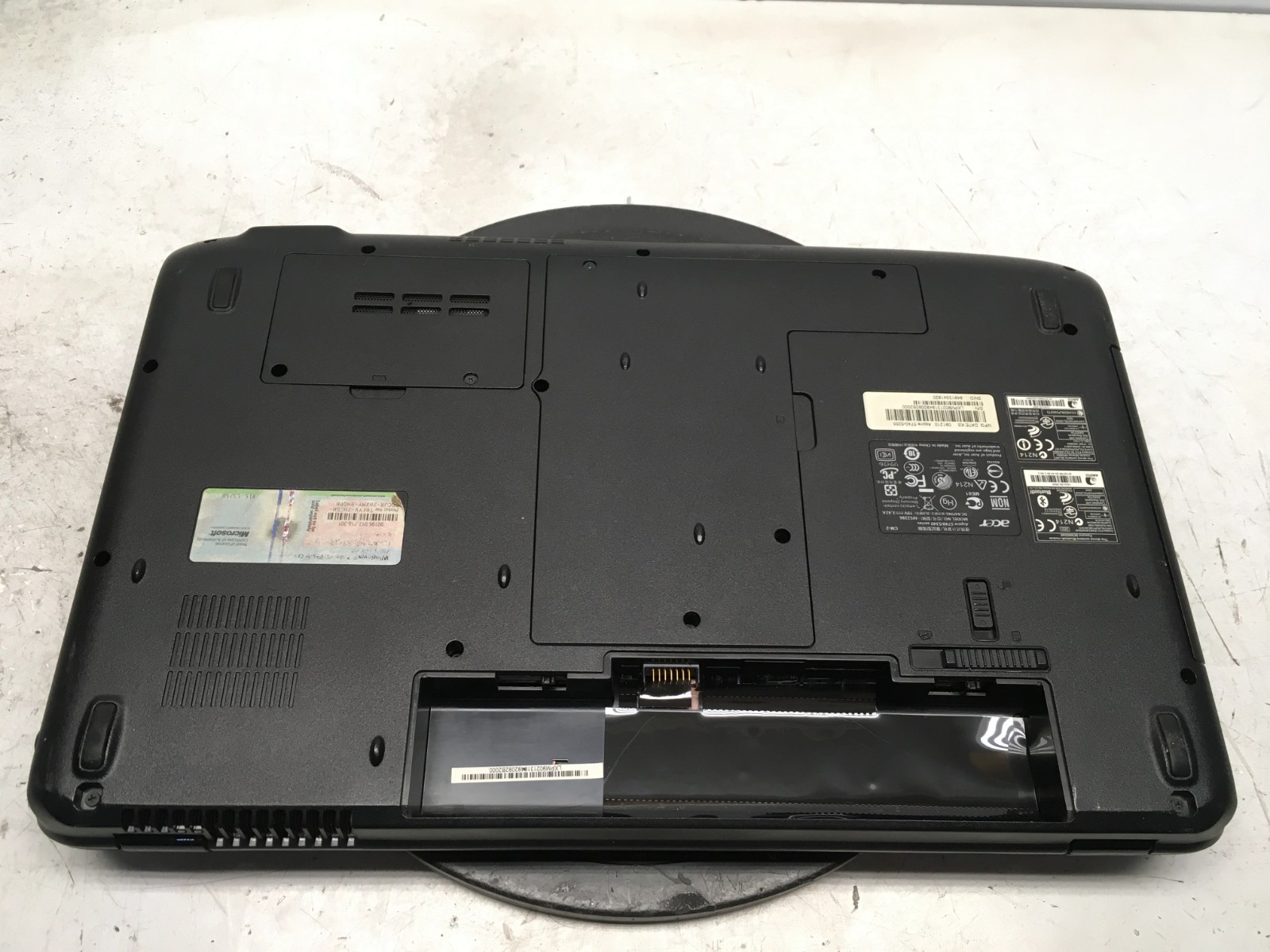 Acer Aspire 5740-5255 MS2286 Intel i3-M330 2.13GHz 2 GB NO HDD