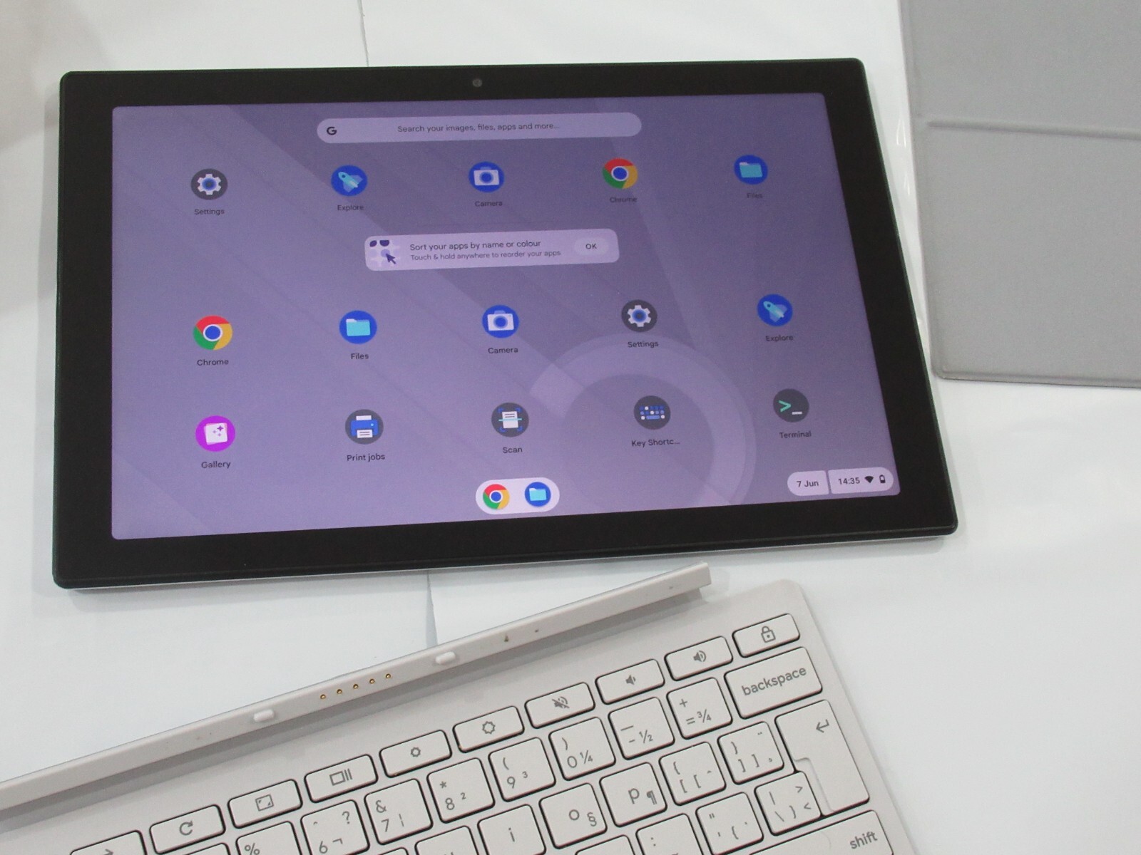 ASUS CM30 10.5″ Touchscreen Chromebook – Fog Silver/Aluminum 4GB RAM/128GB SSD/C