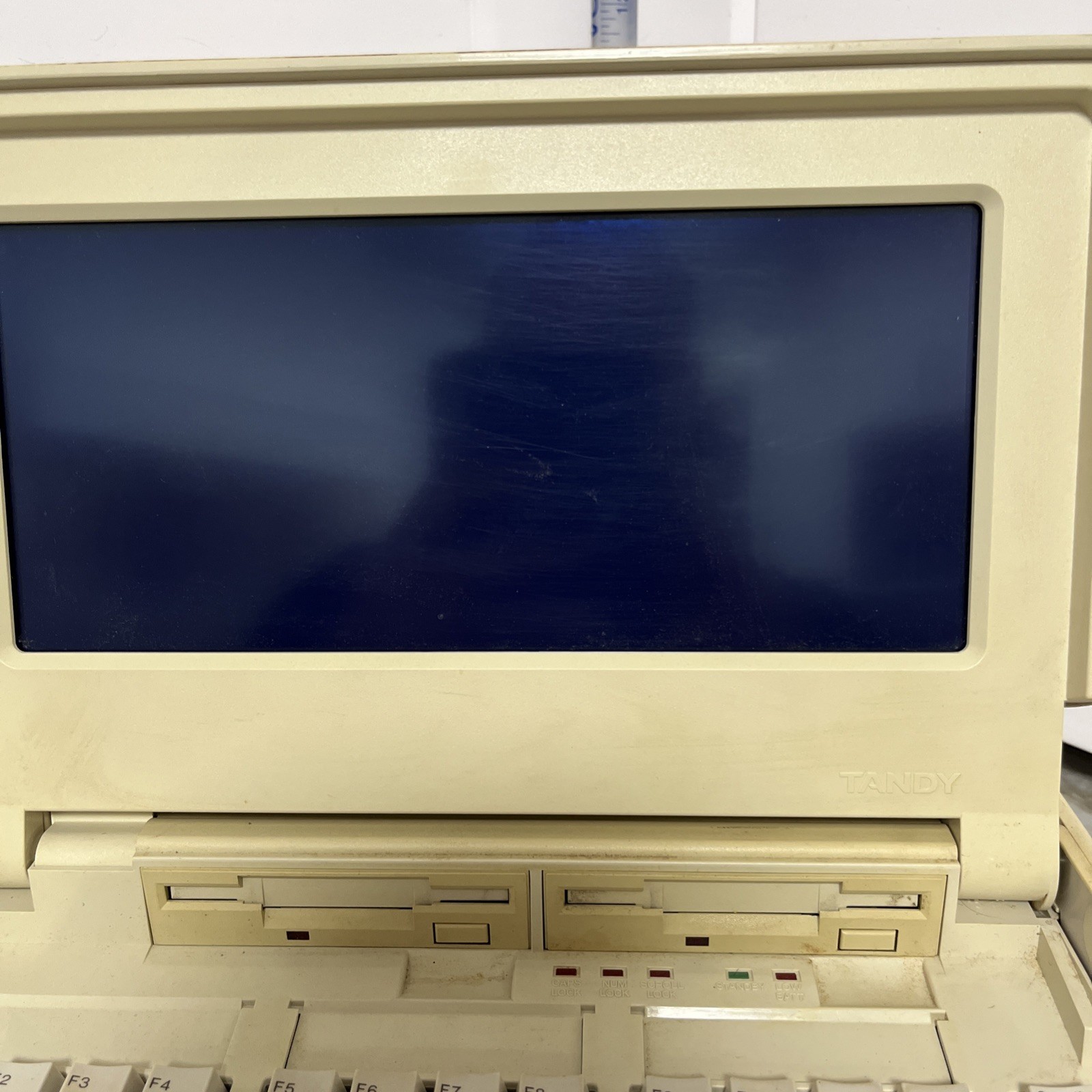 Tandy 1400 LT Vintage Portable Personal Computer Laptop, 25-3500 W/DOS/GW