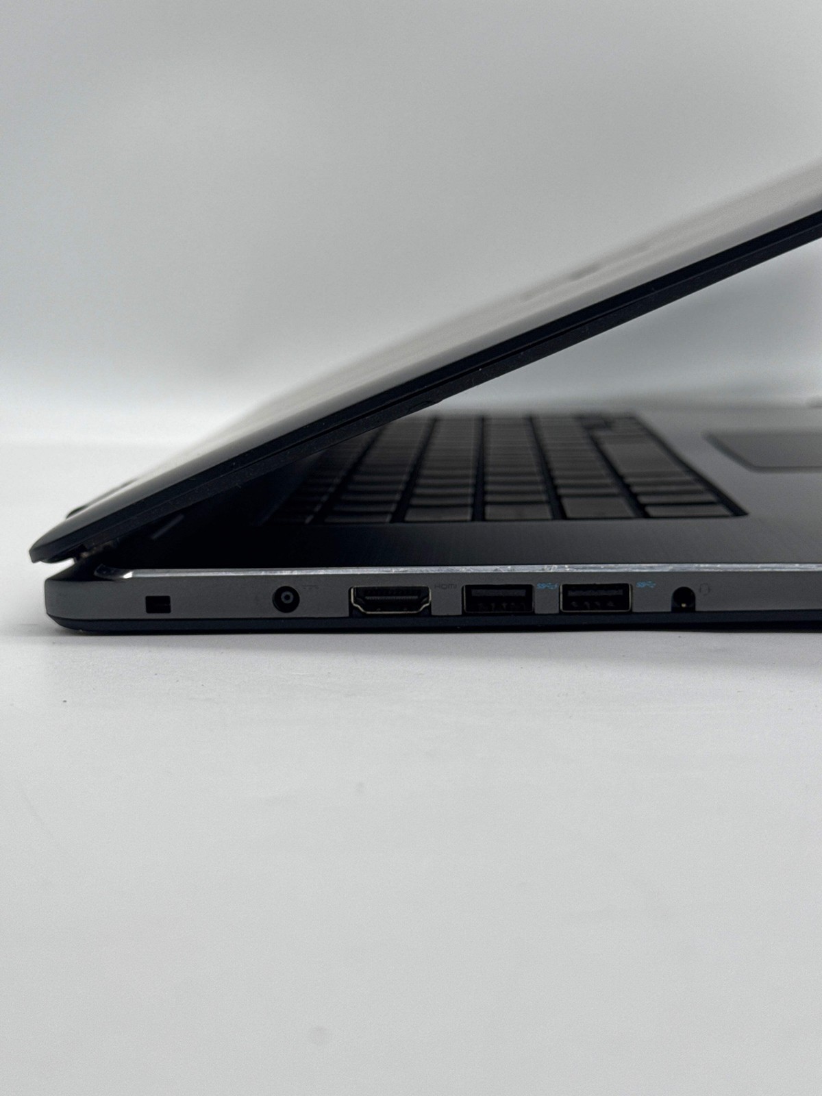 Dell Inspiron 15-7568 i3-6100U 4GB RAM 500GB HDD – For Parts (Read DESC)
