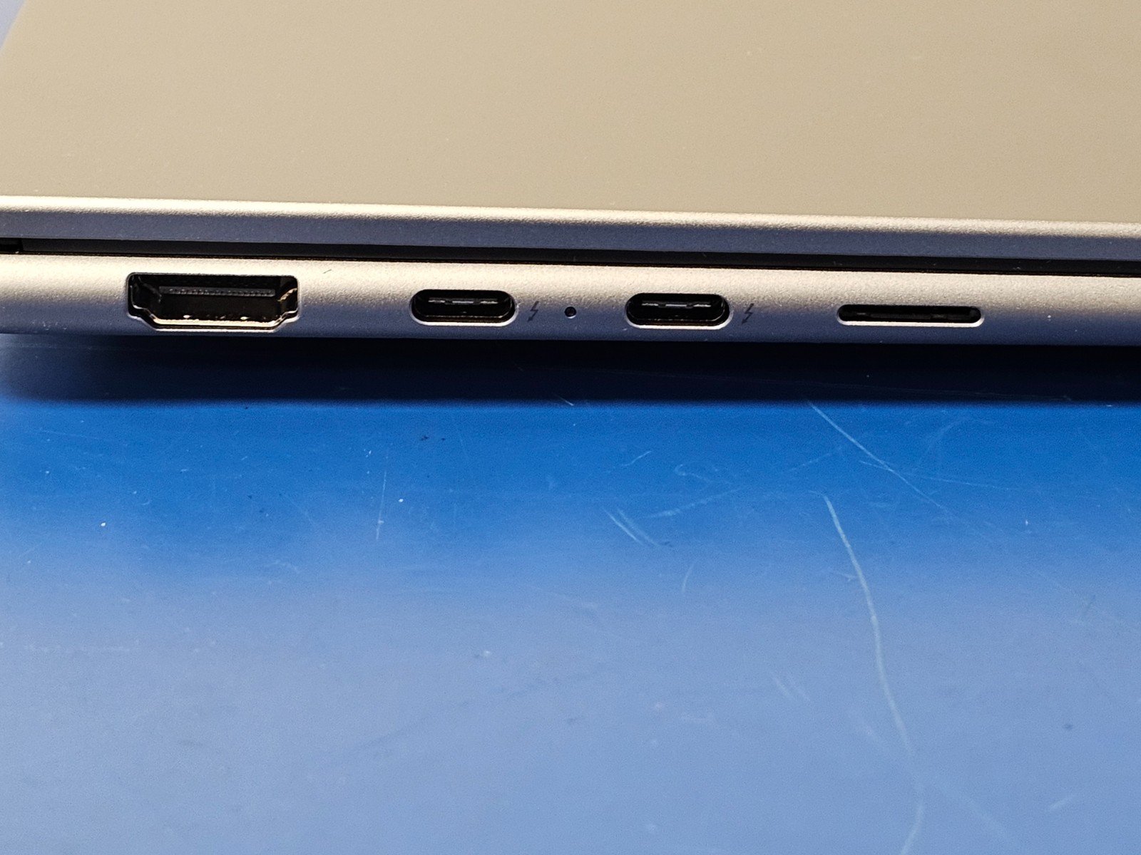 Lenovo Slim 7 14ILL10, Intel Core Ultra 7 258V, 2.20 GHz, 32 GB RAM, 1 TB NVMe