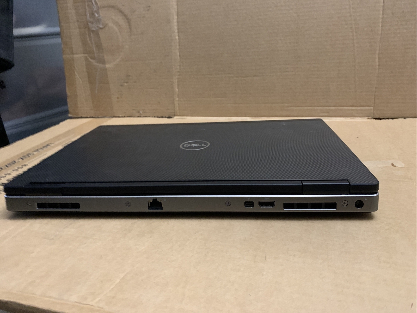 Dell Precision 7530 i9-8950HK 64GB 1TB SSD P3200 6GB 15.6″ W 10 Pro Touch CLEAN