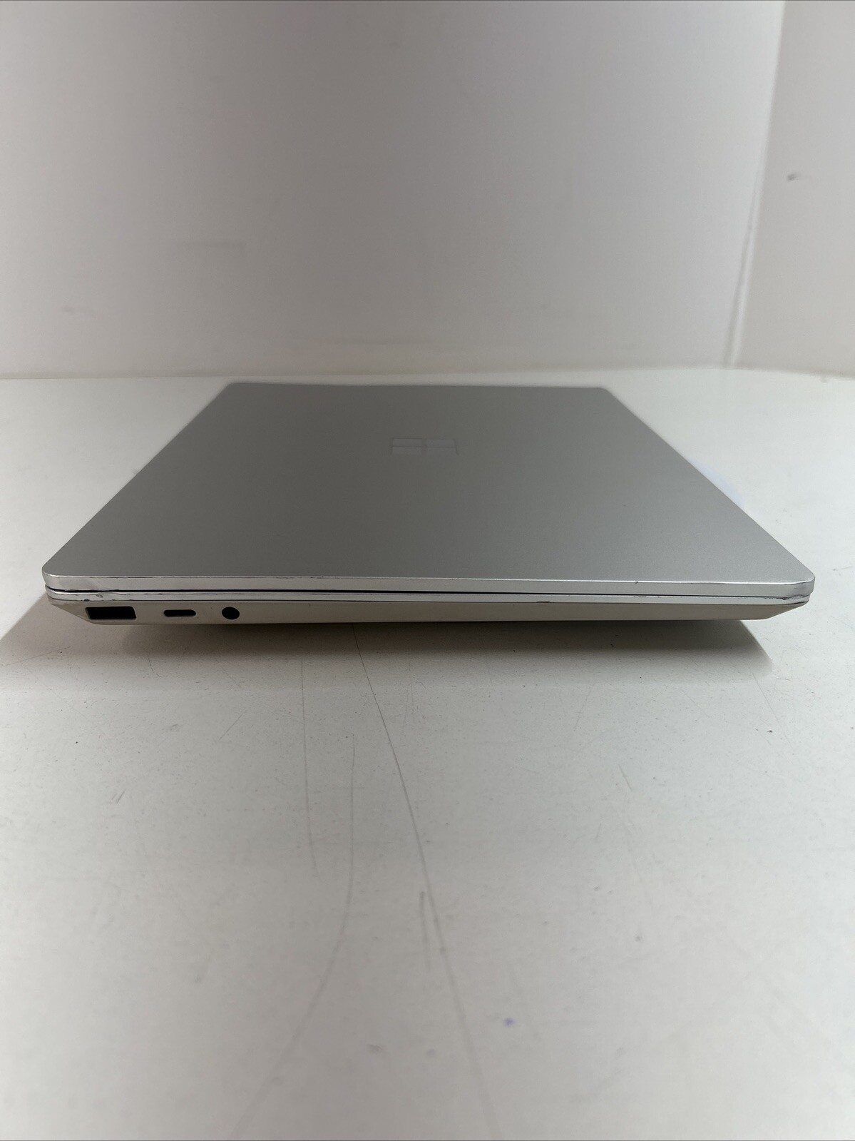 Microsoft Surface Go 1943 12.4″ Intel Core i5-1035G1 1.0GHz 8GB RAM 128GB Win11P