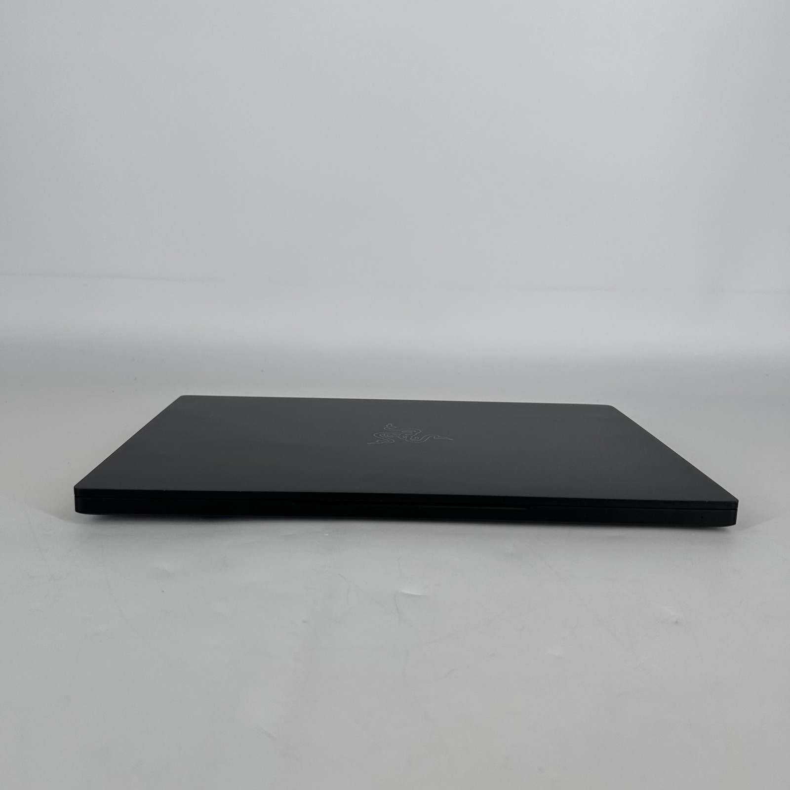 Razer Blade Stealth 13 FHD i7-8565U 1.80GHz 8GB 256GB SSD Good Chipped Screen