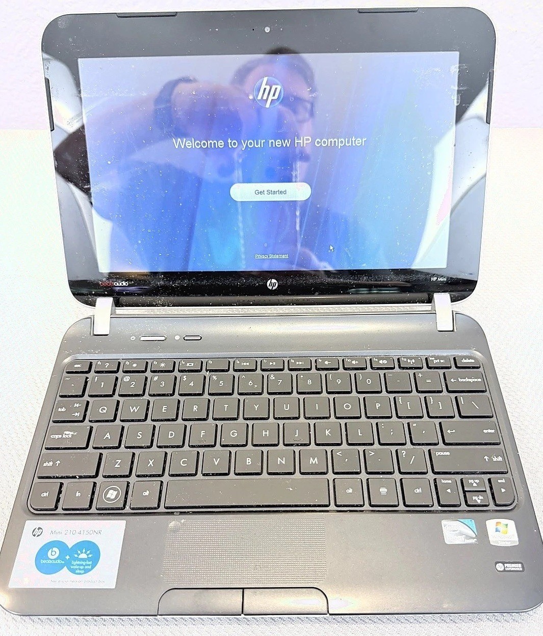 HP Mini 210-4150NR Beats Audio 10.1″ Netbook, Windows 7 – Works, No Power Cord