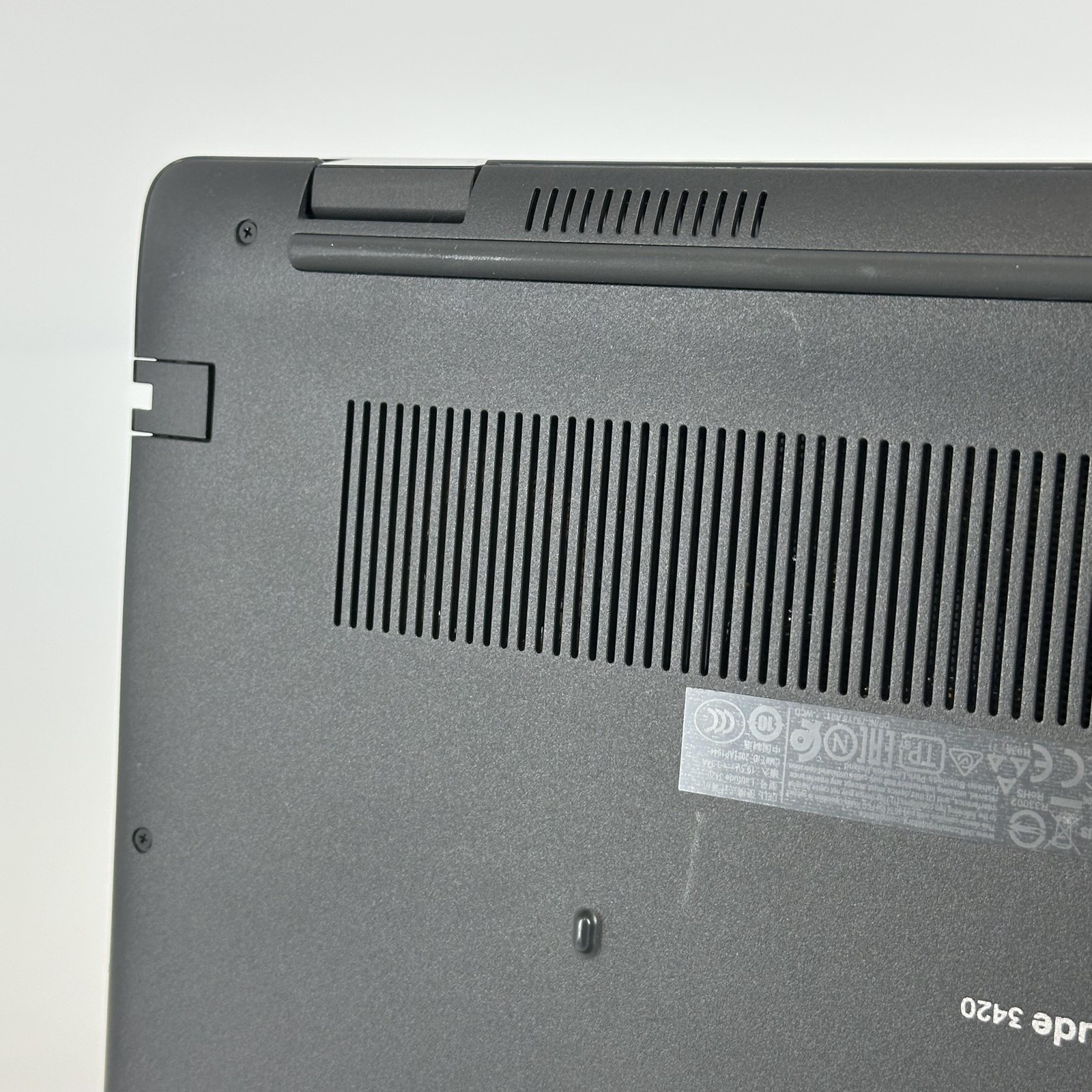 Dell Latitude 3420 14 Black FHD i7-1165G7 2.80GHz 16GB 512GB SSD WHITE SPOTS