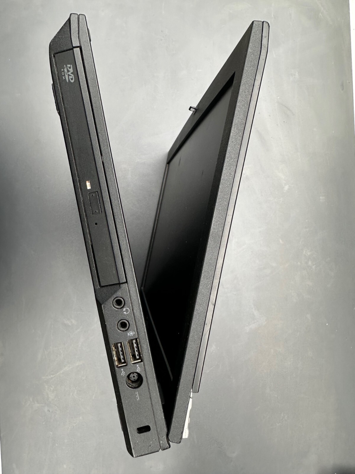 Dell Latitude E5400 P8600 2.0 GHz 2 GB without HDD, Wi-Fi Cardr. Gig.LAN Firew.