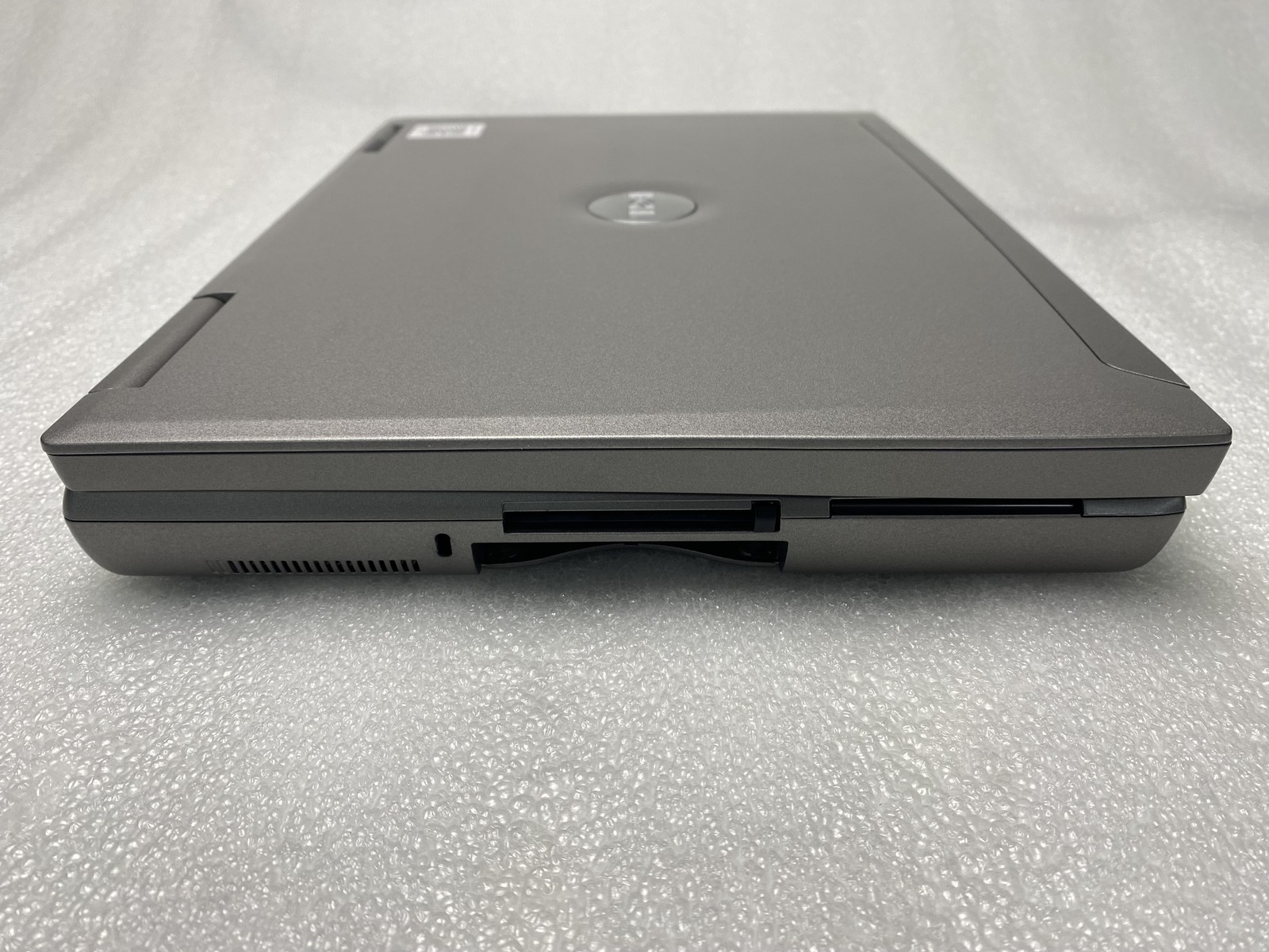 Dell Latitude D810 Intel Pentium M 1.86GHz 1024MB RAM No HDD/OS No BATT