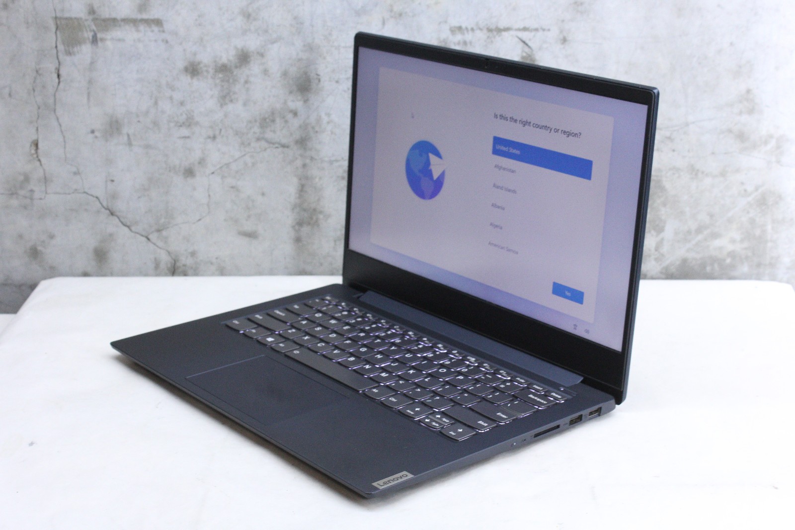 Lenovo IdeaPad S340 14IIL | i5-1035G1, 4GB Ram, 256GB NVMe, Grade B- Read!